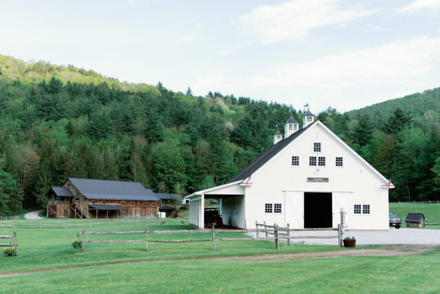 Riverside Farm Vermont wedding venue driveway through the countryside
