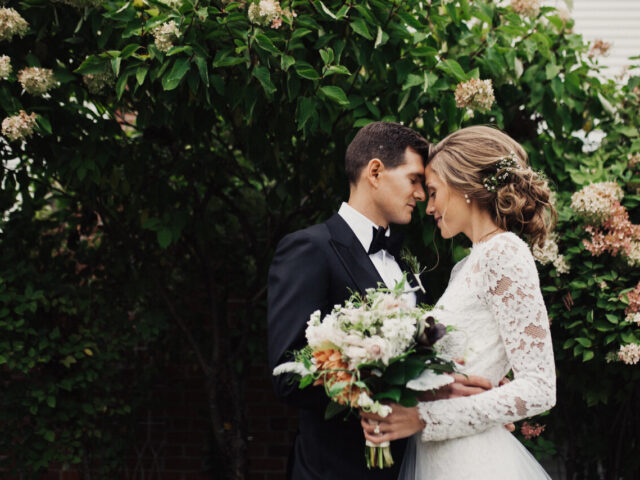 Every Wedding Timeline Needs Fifteen Minutes of Nothing