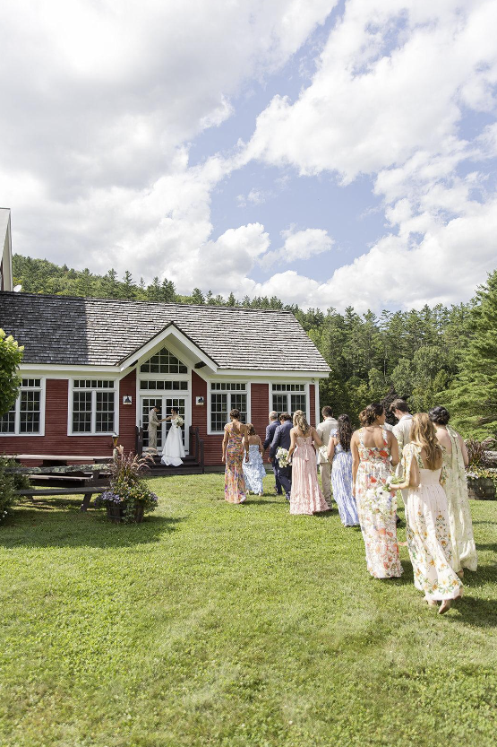 wedding guests lining up